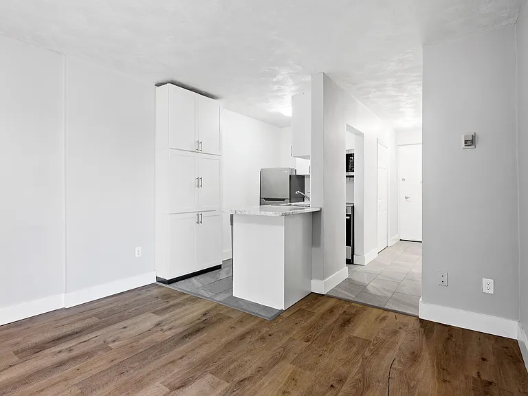 290 Nelson St — Photo 18