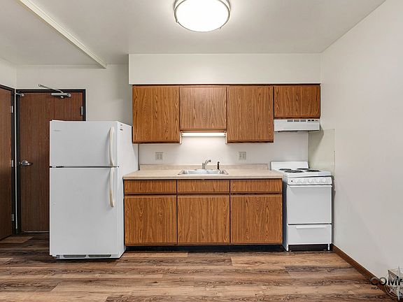 2nd image of 414 Doty St #10