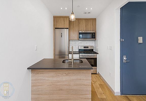 4th image of 358 Weirfield St #2RR