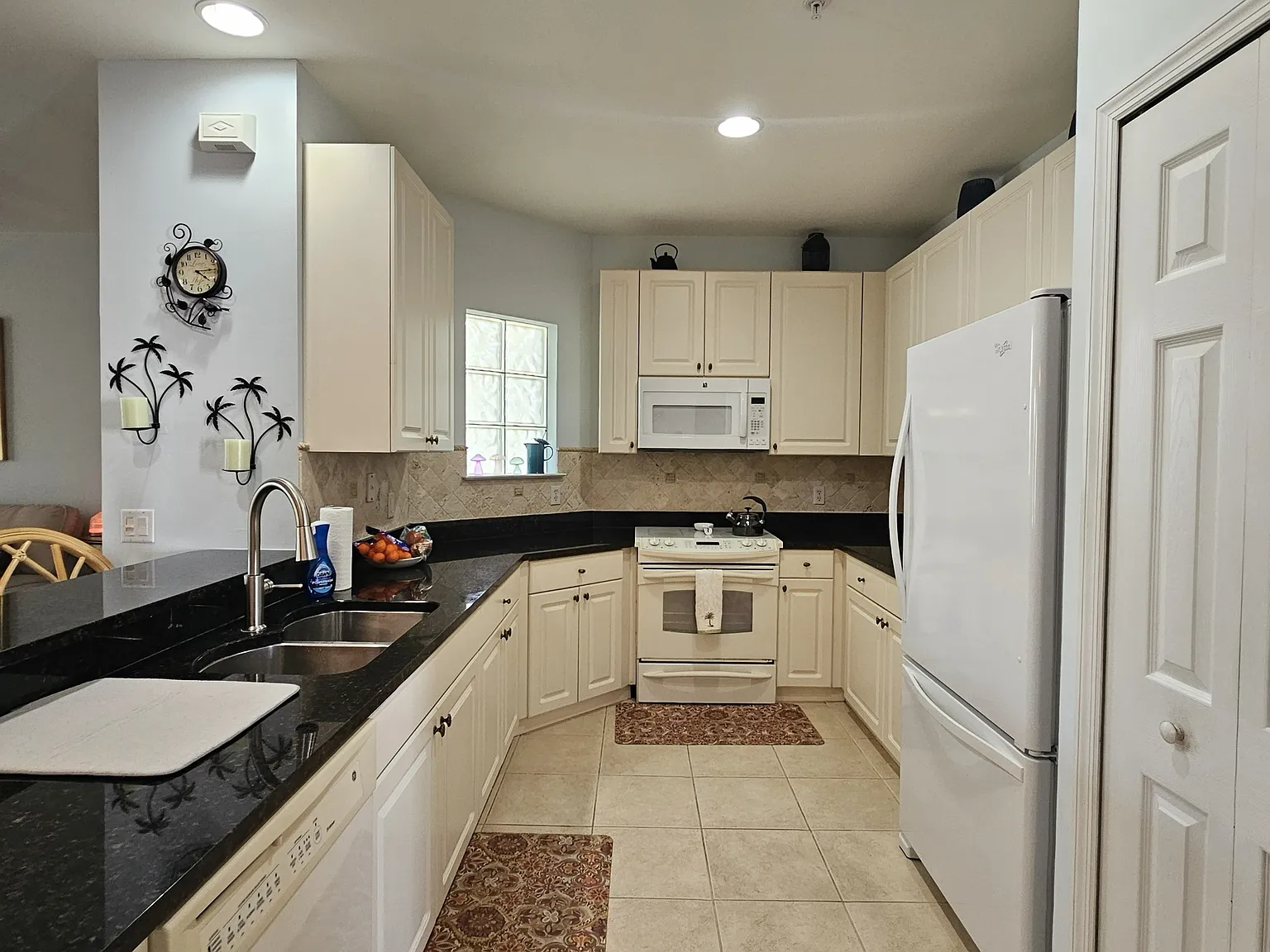 1405 Sweetwater Cove - 204 — Photo 2