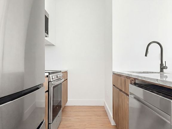 4th image of 433 Sackett St #2N