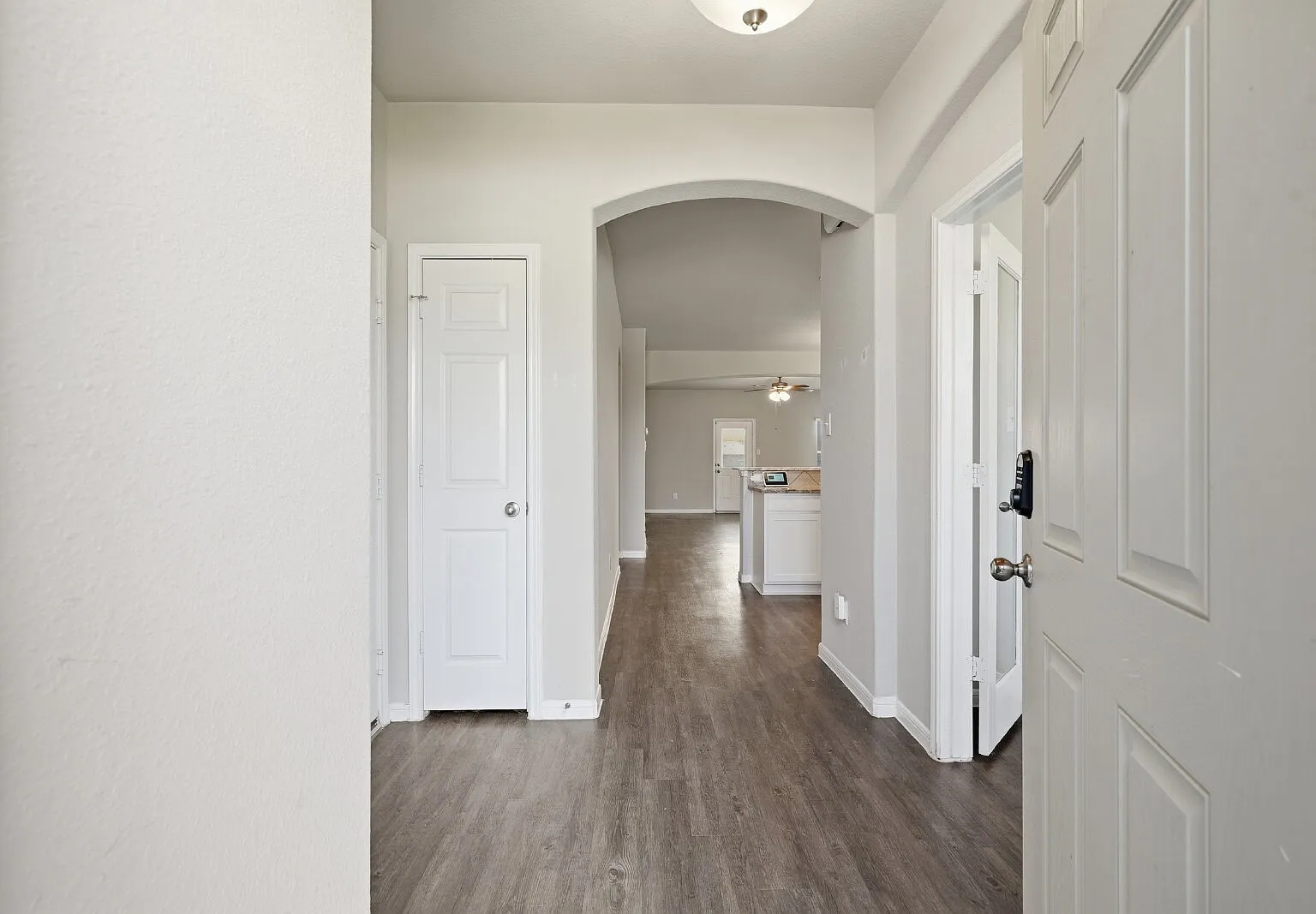3 bed, 2.0 bath, 1668 sqft, $3,000 — Photo 4