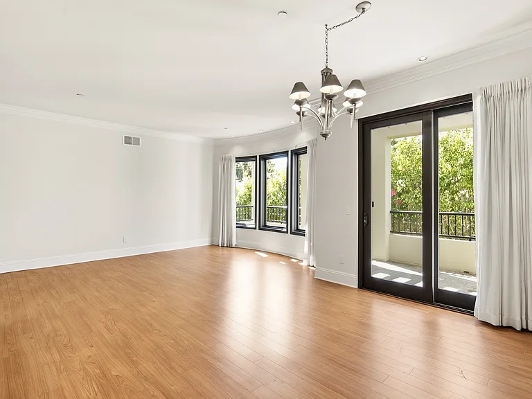 10305 Almayo Ave #404 — Photo 29