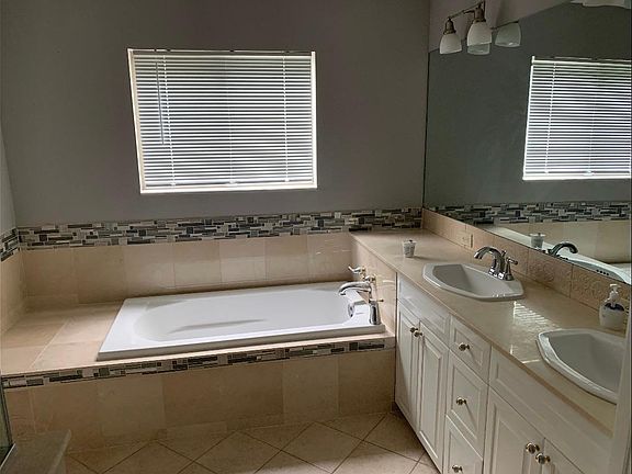 4th image of 8292 Priestley Dr