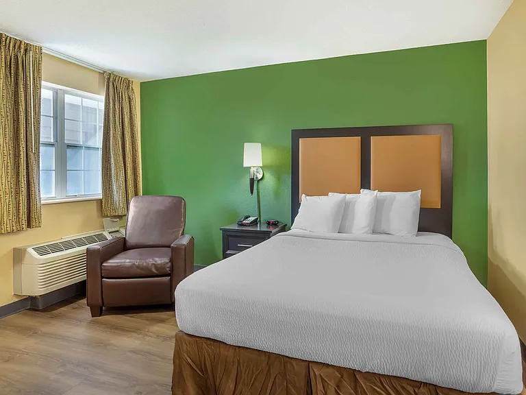 Studio Suite - 1 Queen Bed
