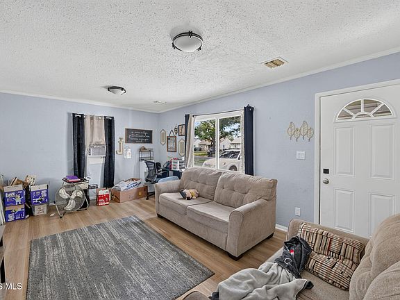 5th image of 415 Mayfair Blvd