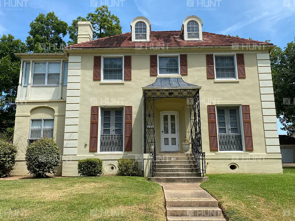 202 Orville Wright Ave