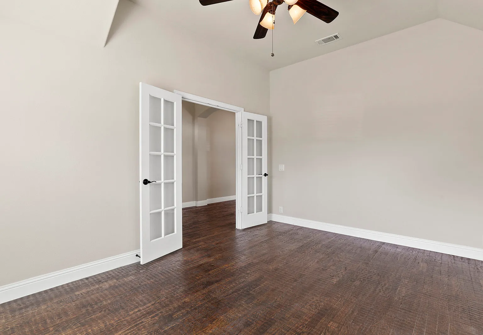 4 bed, 2061 sqft, $2,600 — Photo 4