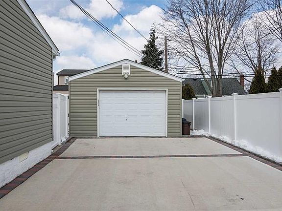 3rd image of 40 Carrie Ave