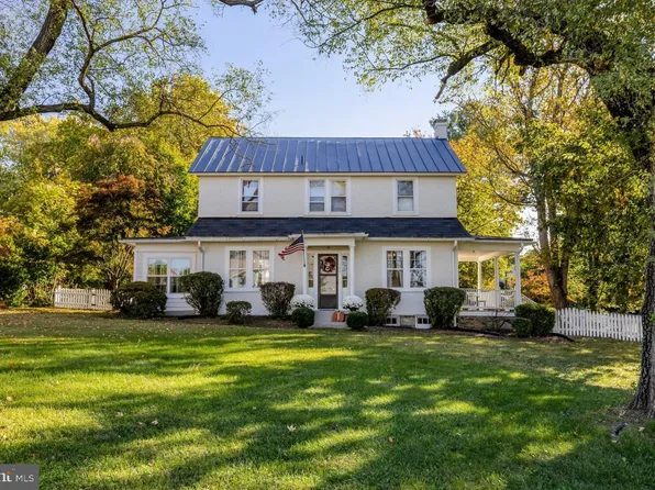 150 S 32nd St, Purcellville, VA 20132