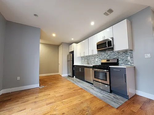 4240 Broadway #3G Photo 1