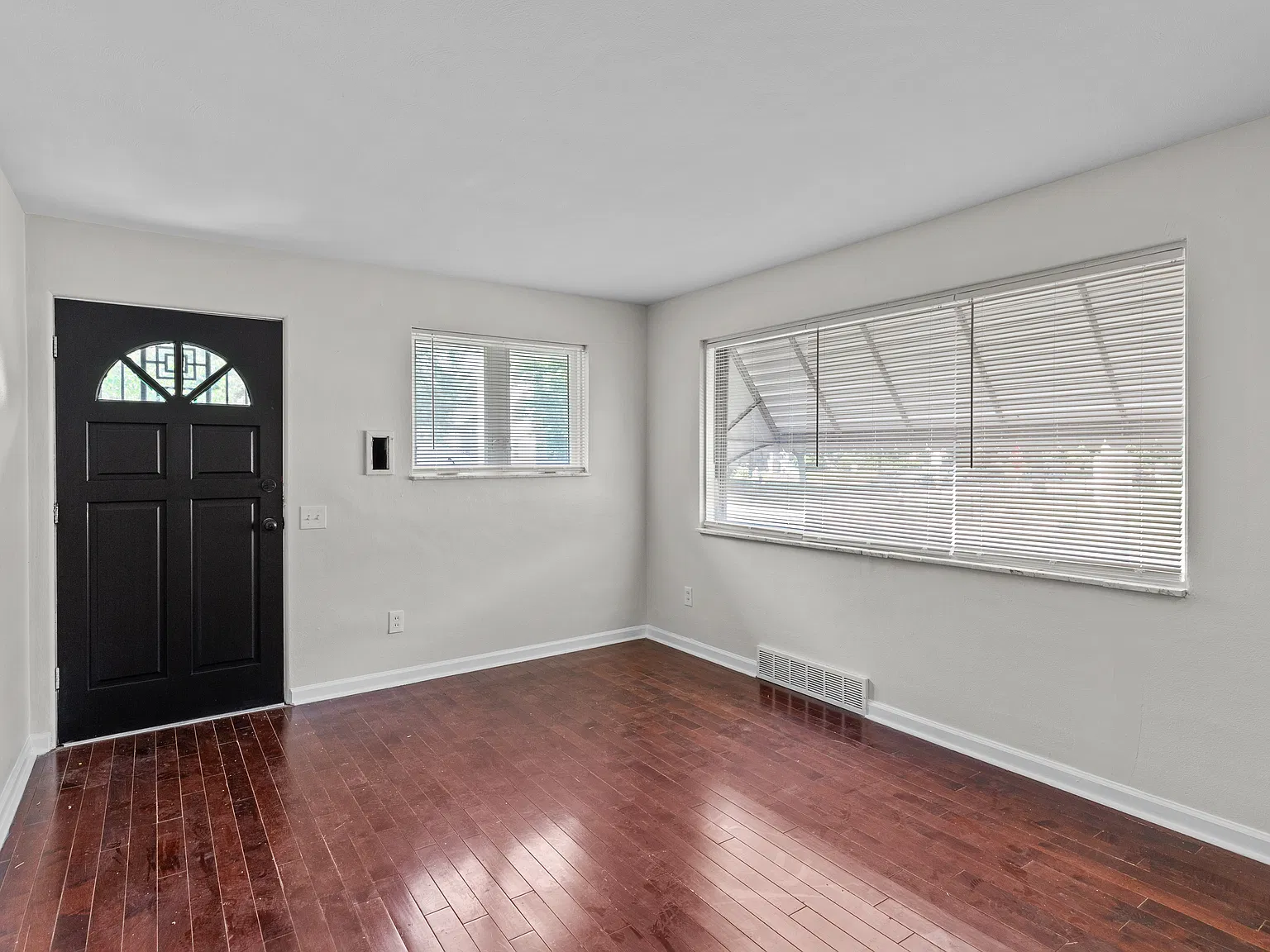 4 bed, 1416 sqft, $3,300 — Photo 3