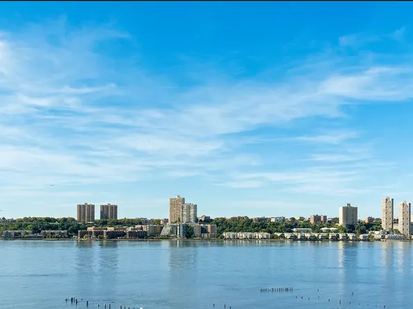 50 Riverside Boulevard image 2 of 16