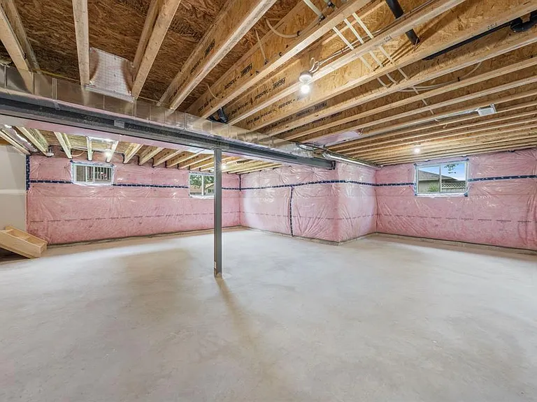397 Victoria St — Photo 21