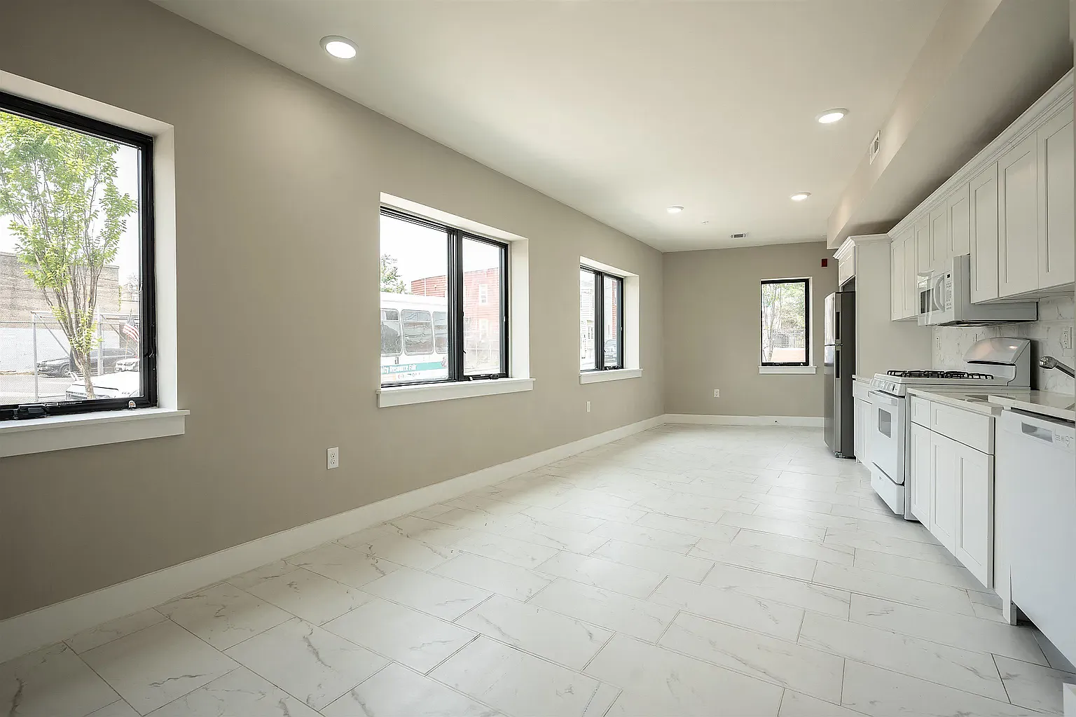 2 bed, 902 sqft, $3,000 — Photo 2