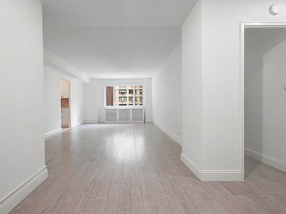 5th image of 30 W 60th St APT 8S