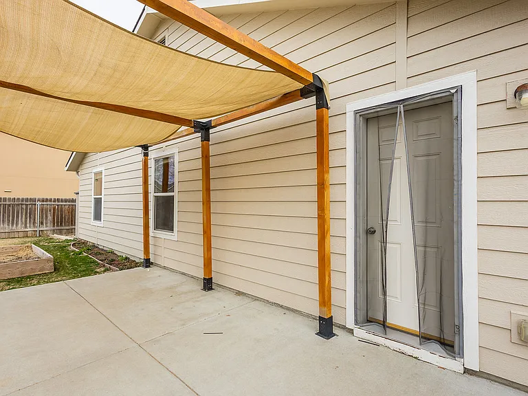 143 E Rose Lake Dr — Photo 40