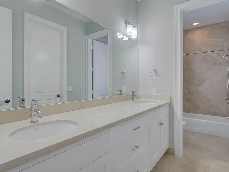 425 NE 11th Ave — Photo 43