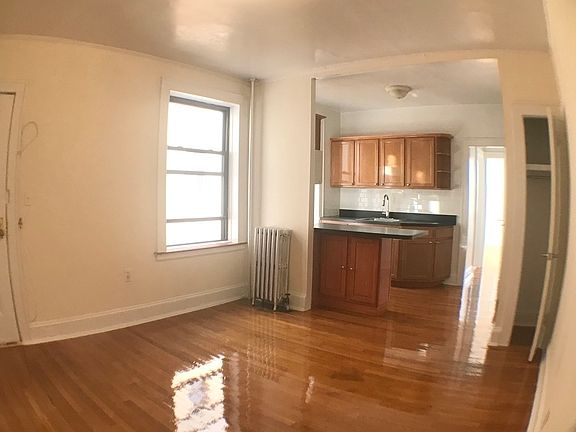 5th image of 21-32 Crescent St #E7
