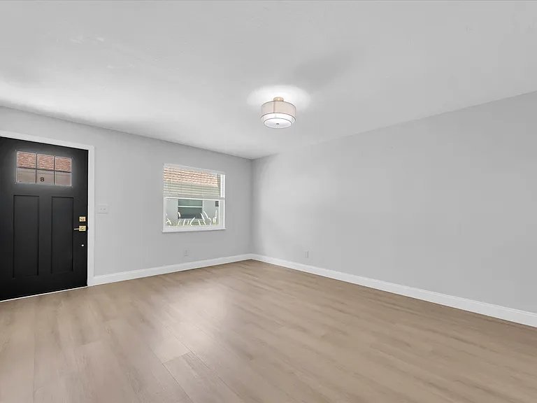 3009 W Binnicker Ave — Photo 10