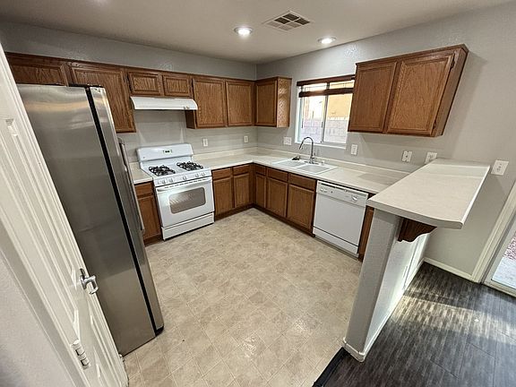 5th image of 7879 Black Beard Ave