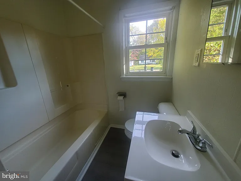 73 Upland Ave — Photo 19