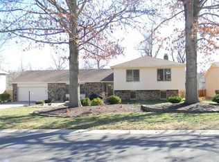 2422 S Camber Ave, Springfield, MO 65809