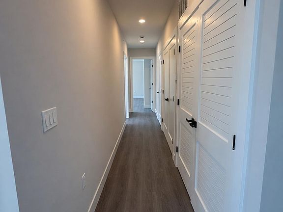 4th image of 207 39th St