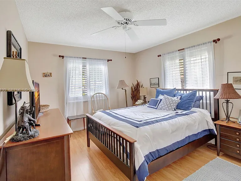 5320 SW 21st Ct — Photo 29