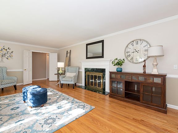 3rd image of 2422 Aberdeen Dr