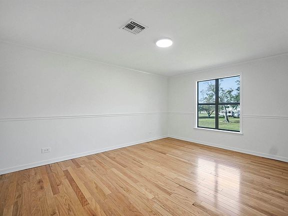 5th image of 142 Plaisance St