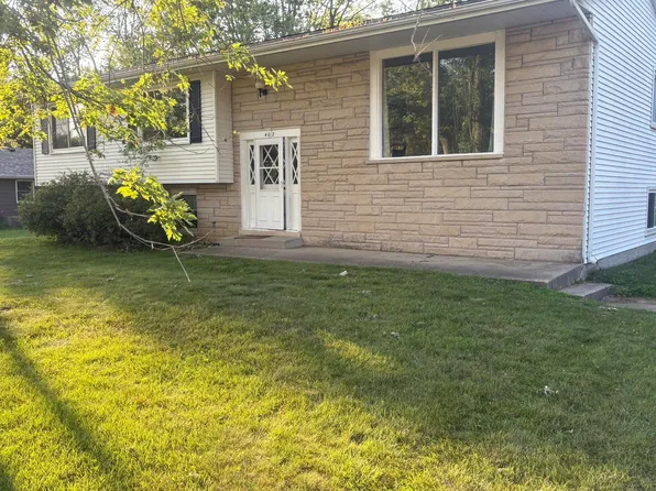 402 W Jefferson St, Kouts, IN 46347