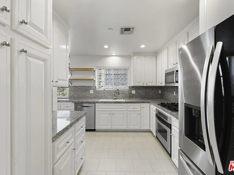 1820 Benecia Ave #402 — Photo 37