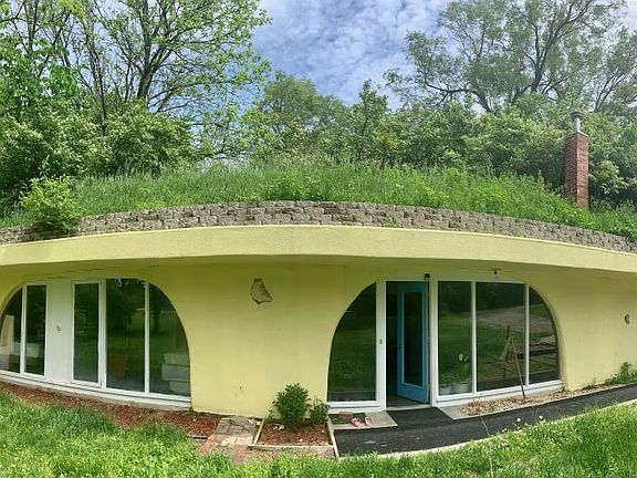 3rd image of 500 Lakeview Dr