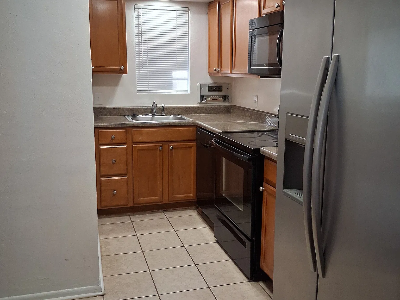 1 bed, 1000 sqft, $1,100 — Photo 2