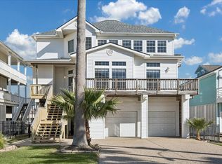 918 Long Reach Dr, Tiki Island, TX 77554