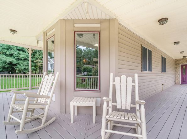 29100 Heritage Ln, Paw Paw, MI 49079