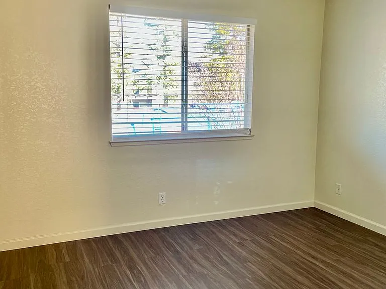 Hollister Apartment Complex — Photo 21