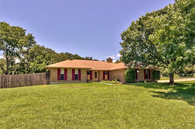 1st image of 206 Pin Oak Dr