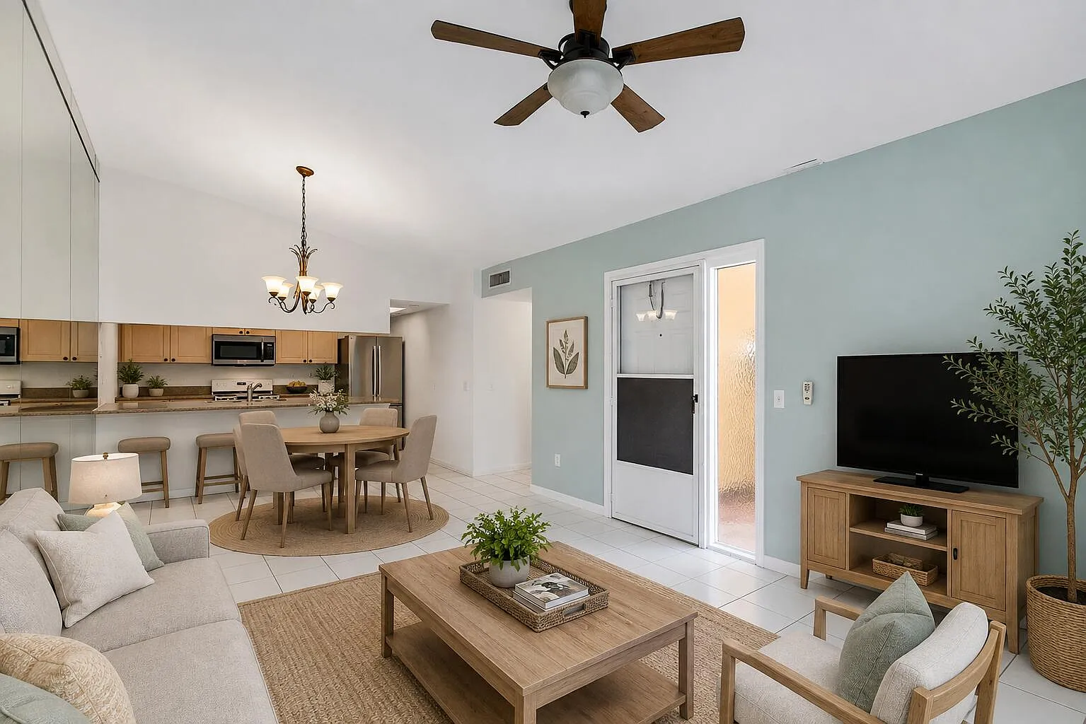 3 bed, 2.0 bath, 1024 sqft, $2,200 — Photo 4