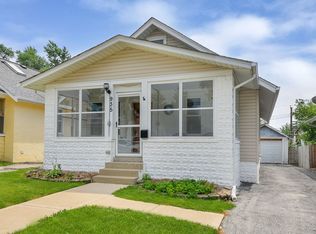 935 4th Ave, Aurora, IL 60505
