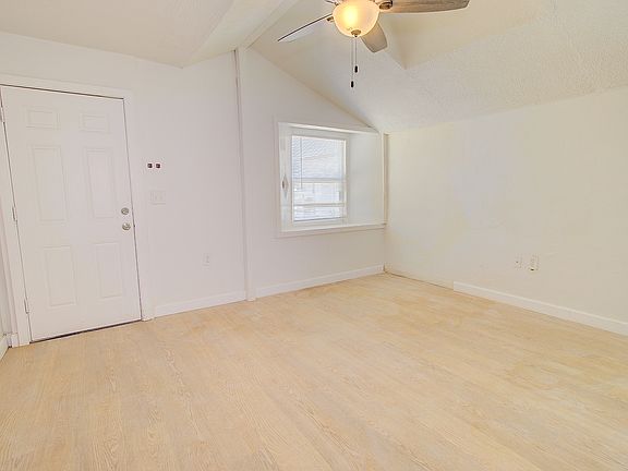 4th image of 211 W Northern Ave
