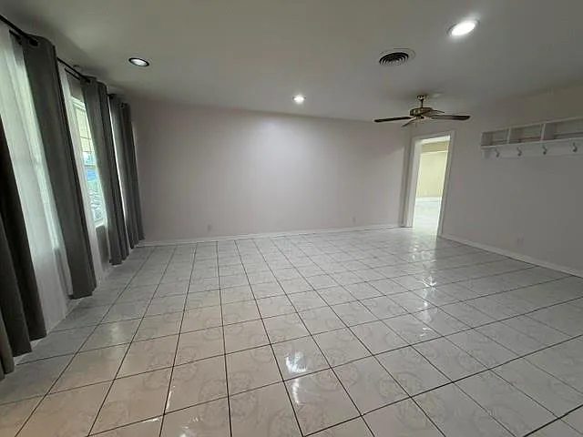 402 Dunwick Ln — Photo 6