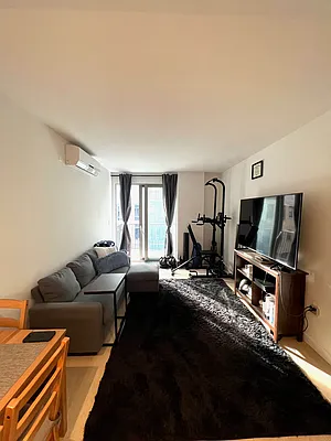 Rented by Compass | media 18