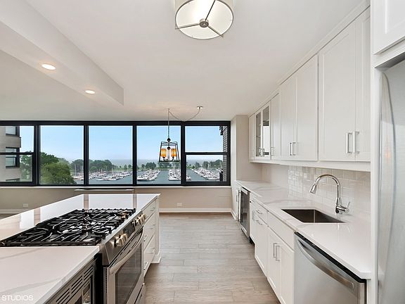 4th image of 3430 N Lake Shore Dr APT 8L