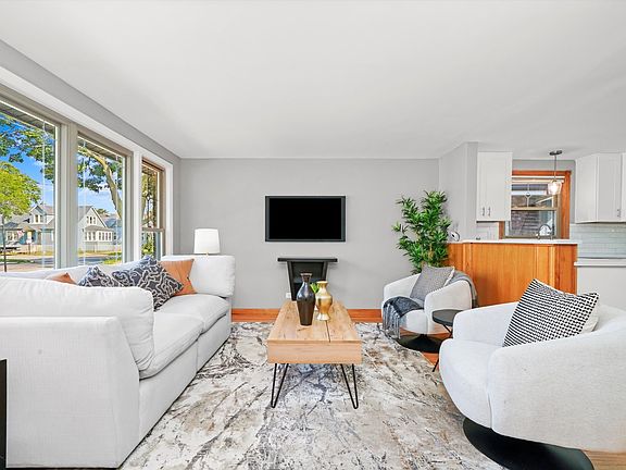 4th image of 10507 S Avenue F