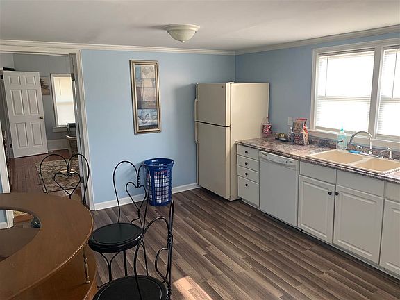 3rd image of 209 N Howard Ave