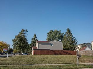 1190 Darby Ln, Roselle, IL 60172