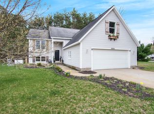 16004 144th Ave, Spring Lake, MI 49456