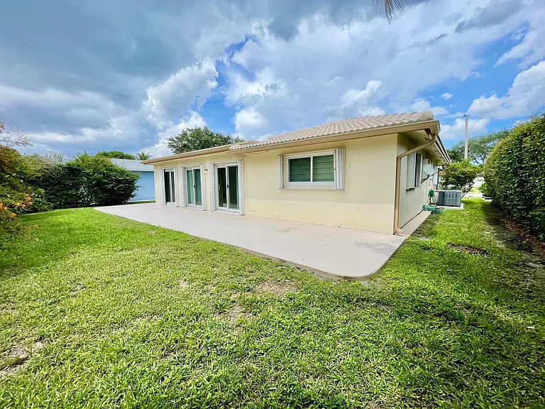 8205 NW 106th Ave — Photo 17